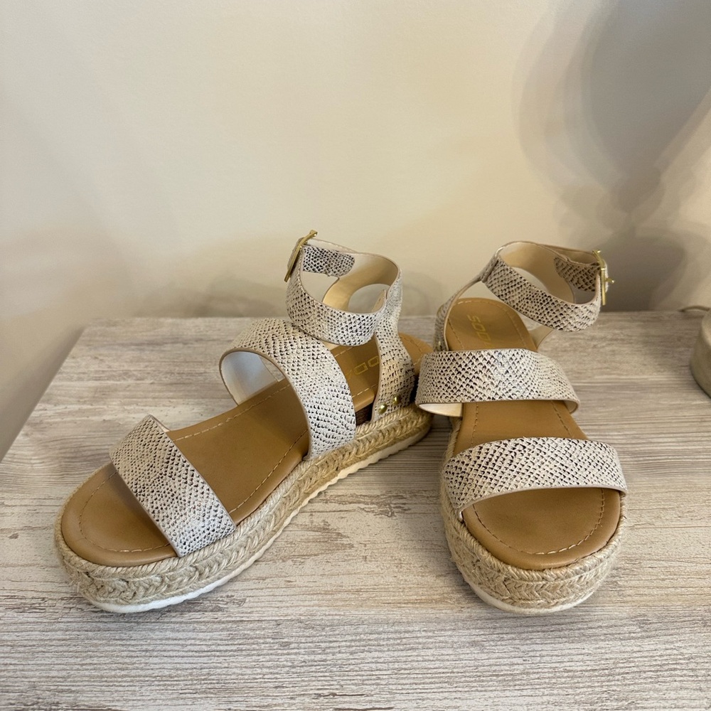 SODA, size 8, faux snakeskin, espadrille